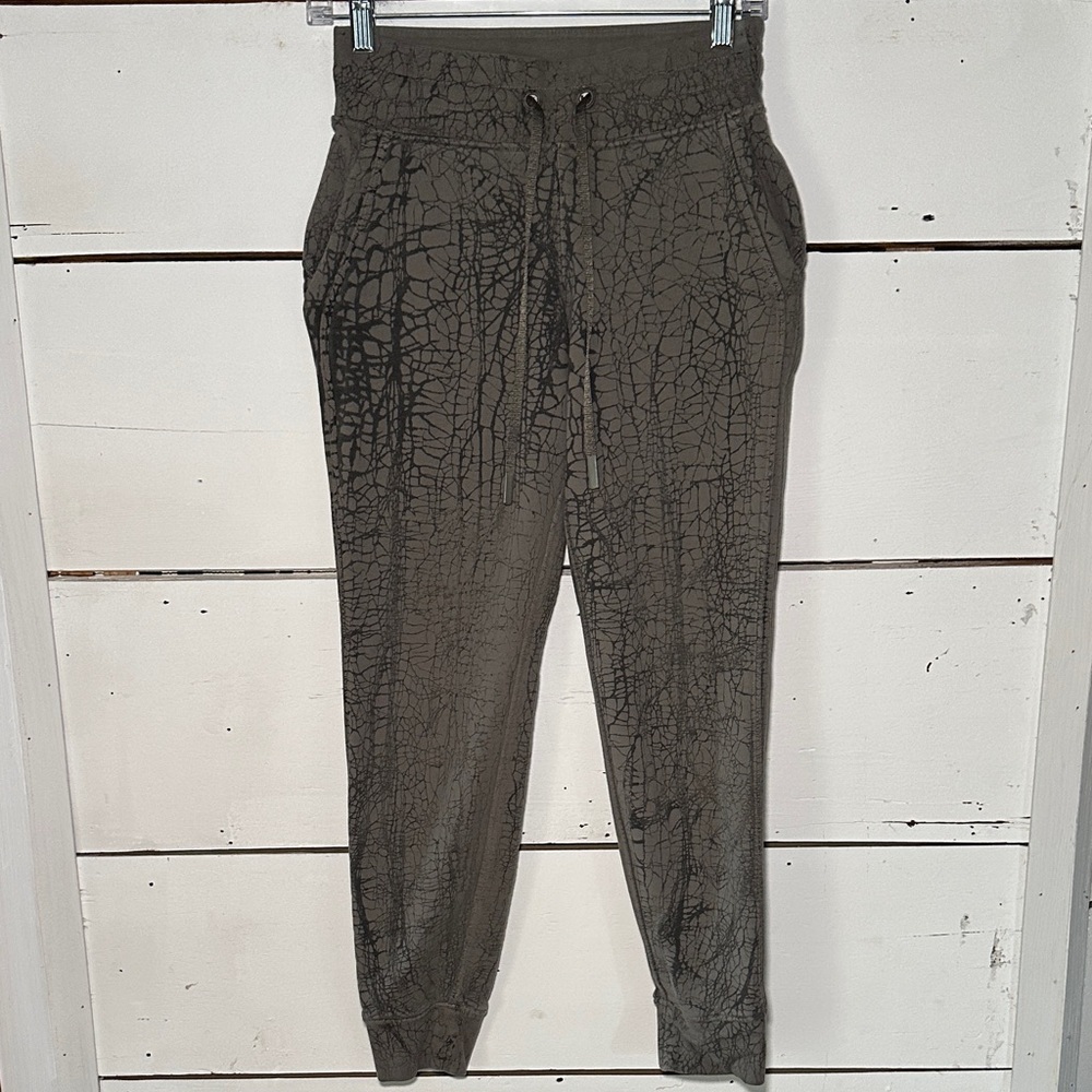 Lululemon Warm Down Jogger 7/8 Length Thread Dye Rover Black Size 4